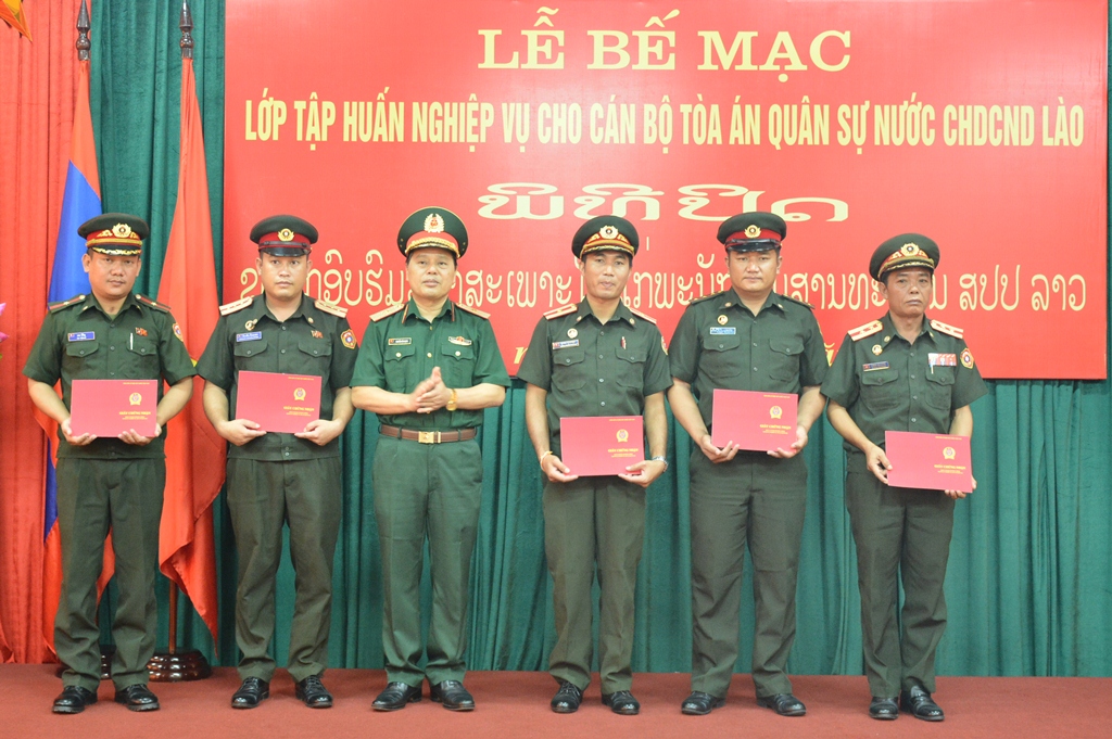 Bế mạc tập huấn nghiệp vụ cho cán bộ Tòa án Quân sự Lào